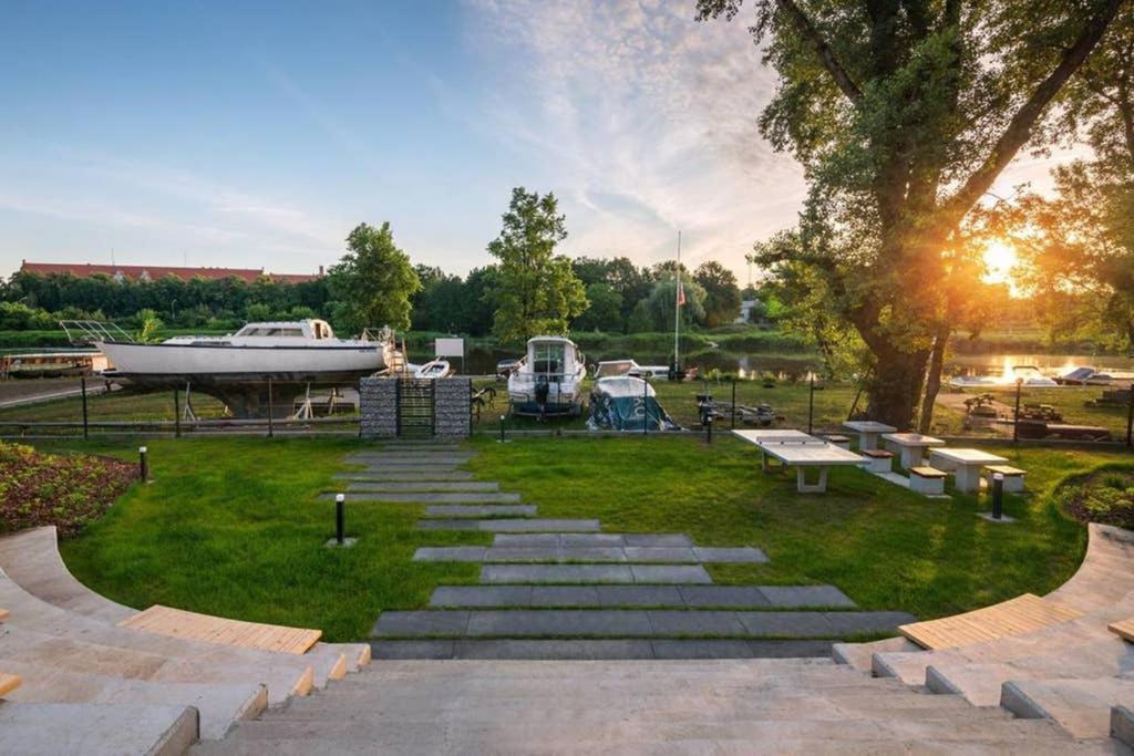 Marina Apartament Wrocław Buitenkant foto